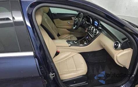 2018 Mercedes-Benz C 300 z USA, uszkodzony, nr VIN 55SWF4JB5JU246186